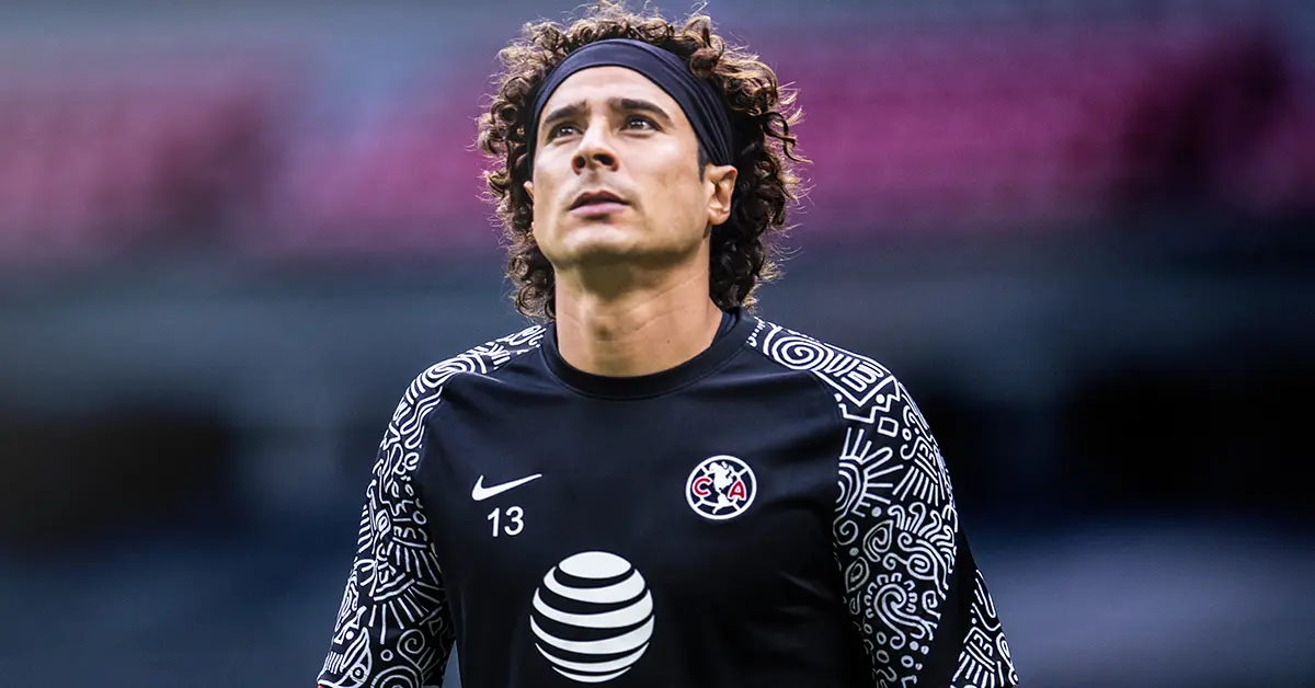 Ochoa en un calentamiento del América - @clubamerica