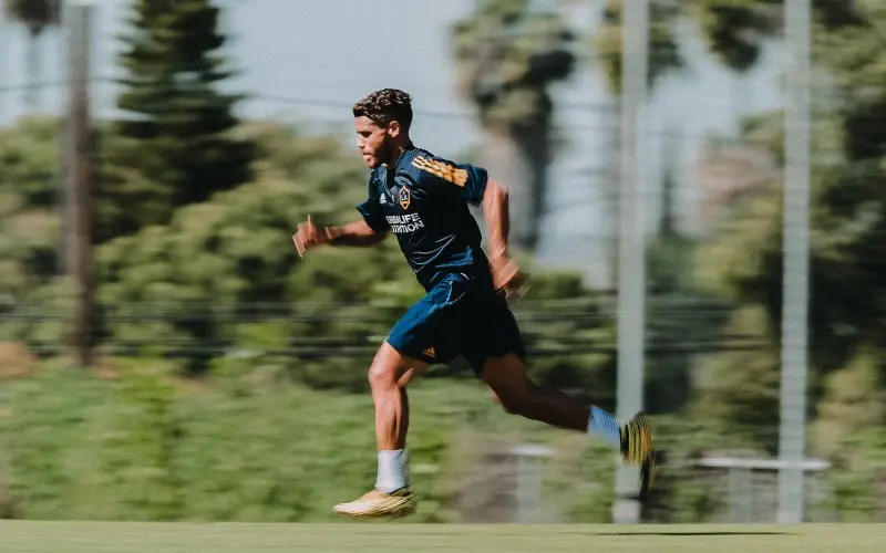 Jonathan dos Santos en un entrenamiento con el Galaxy - Twitter @LAGalaxy