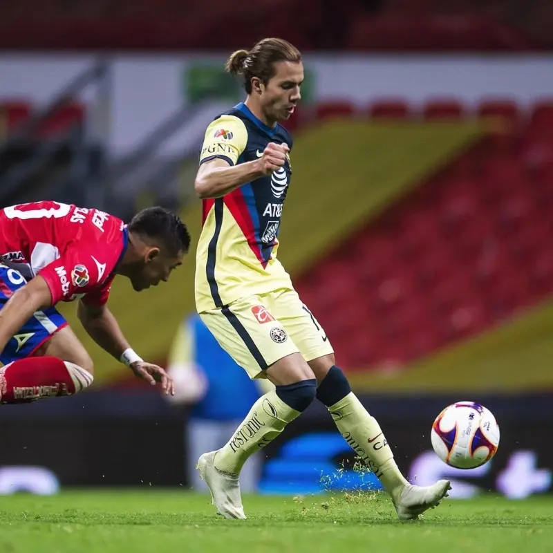 Córdova fue criticado por sus cambios de imagen (@cordovar97)