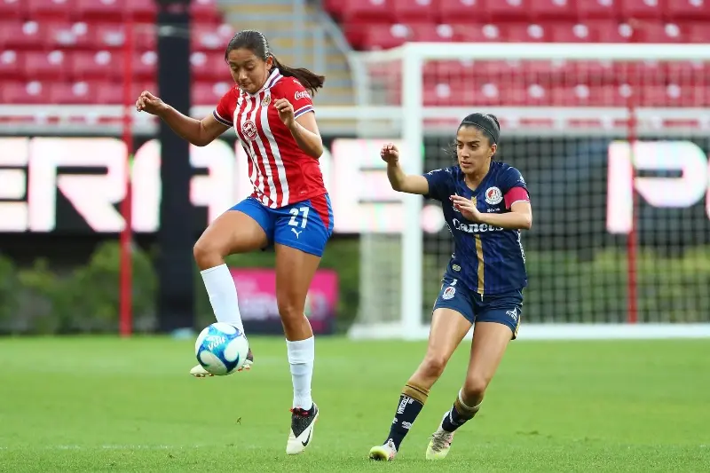 Dos de cada tres mujeres son discriminadas (@ChivasFemenil)