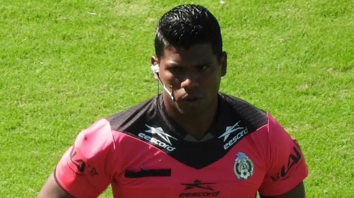 Adalid Maganda en un partido de la Liga MX - Twitter @adalidmv