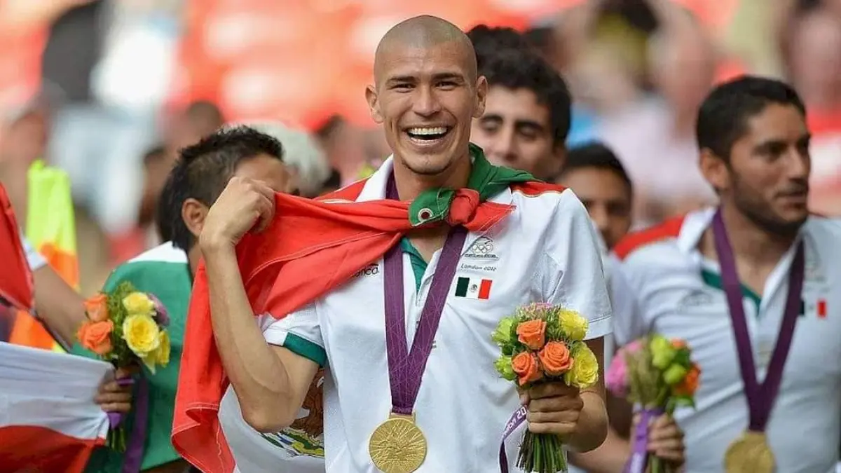 Jorge Enríquez con la medalla de oro en Londres 2012 - @chatonoficial