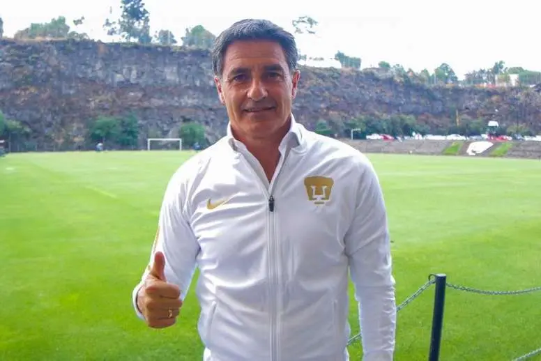 Míchel en su llegada a Pumas - @pumasmx