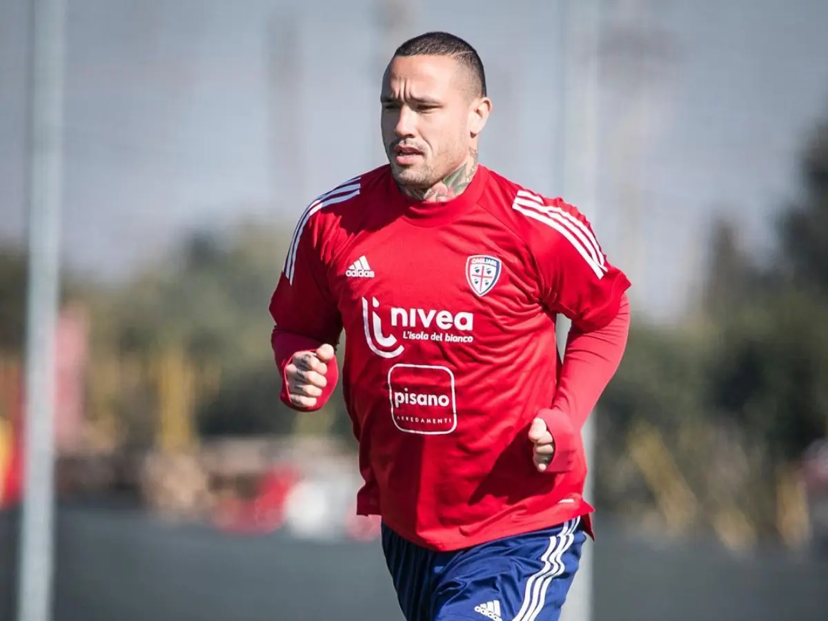 Radja Nainggolan en un entrenamiento del Cagliari - @cagliaricalcio