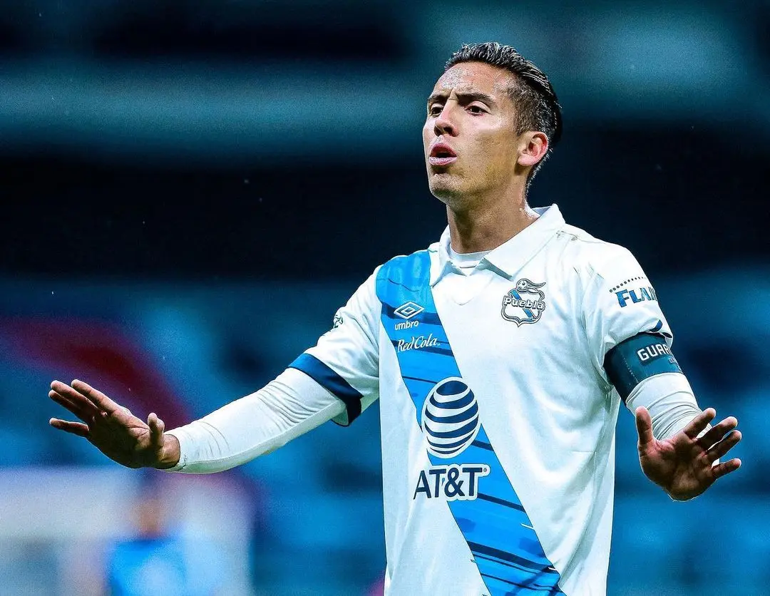 Javier Salas como capitán del Puebla - @javiersalas