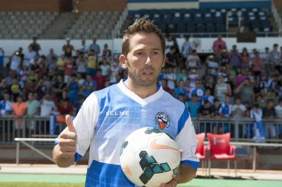 Raúl Tamudo en su presentación con Sabadell - @diarioas
