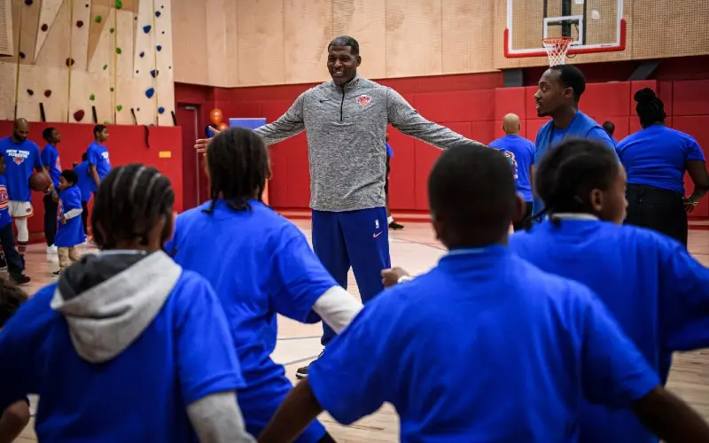 Larry Johnson en un evento de los Knicks - Twitter @NYKnicks