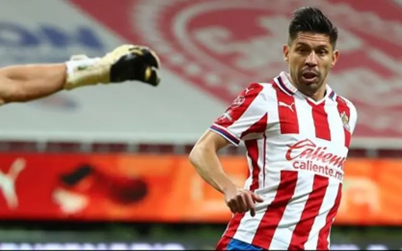 Oribe Peralta sólo lleva dos goles en Guadalajara (FB: Chivas)