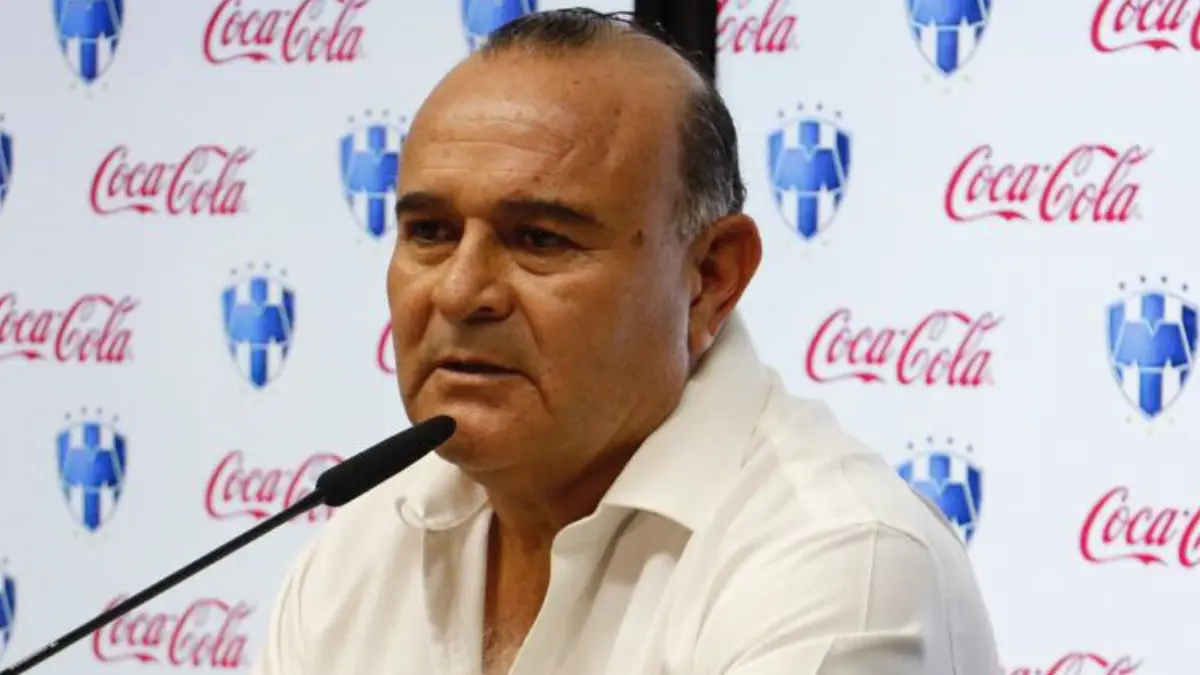 Juan Antonio Luna en conferencia de prensa (Twitter - @ClubTiburones)