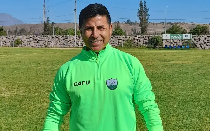 Ricardo Rojas en su presentación con el Provincial Ovalle - Facebook Provincial Ovalle F.C.