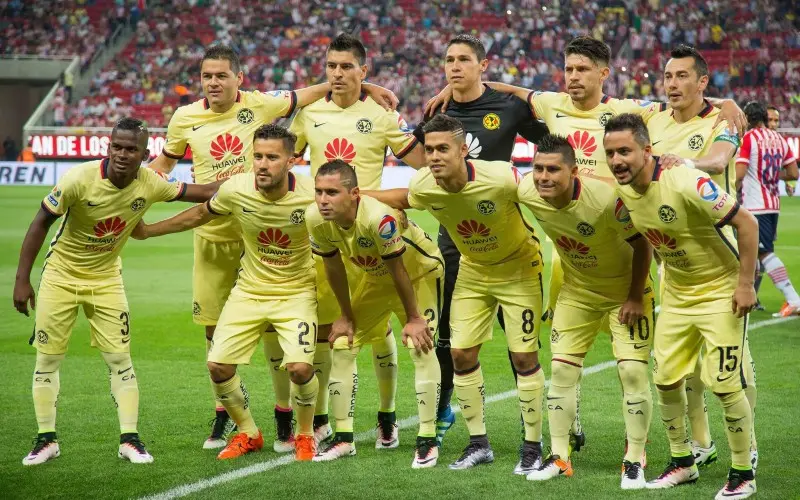 Hugo González en un América vs Chivas - Facebook Club América