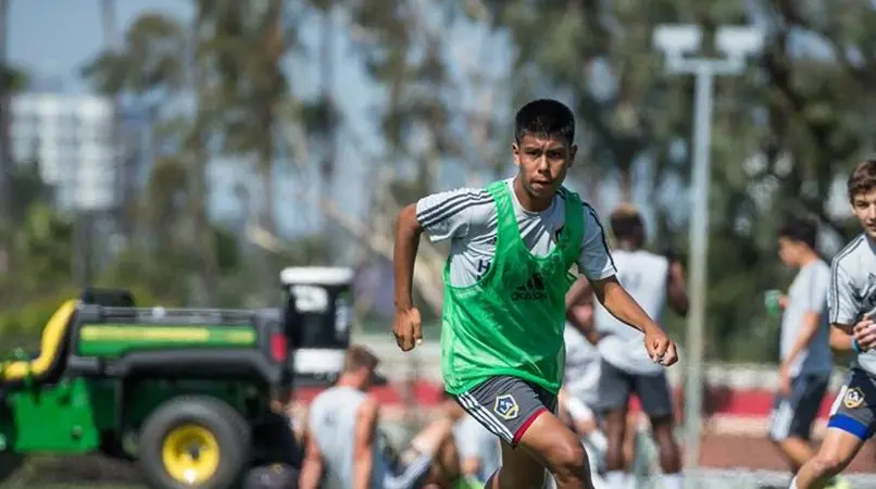 Efraín Álvarez en un entrenamiento del Galaxy - @MLSes