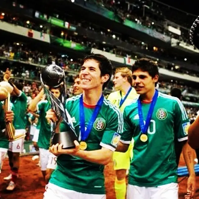Marco Bueno celebra el título del Mundial 2011 - @marcobueno11