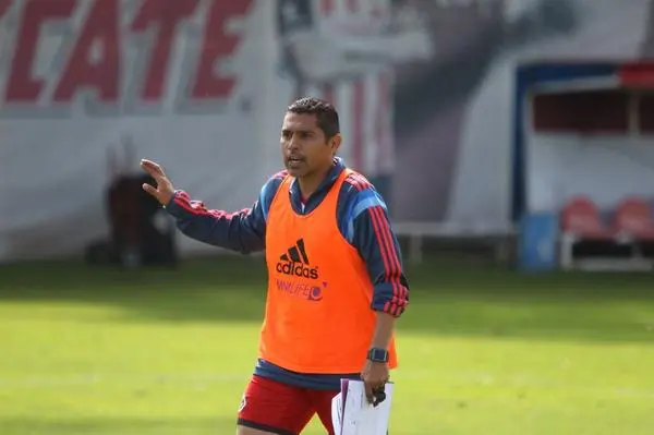 Ramón Morales en un entrenamiento de Chivas - @chivas