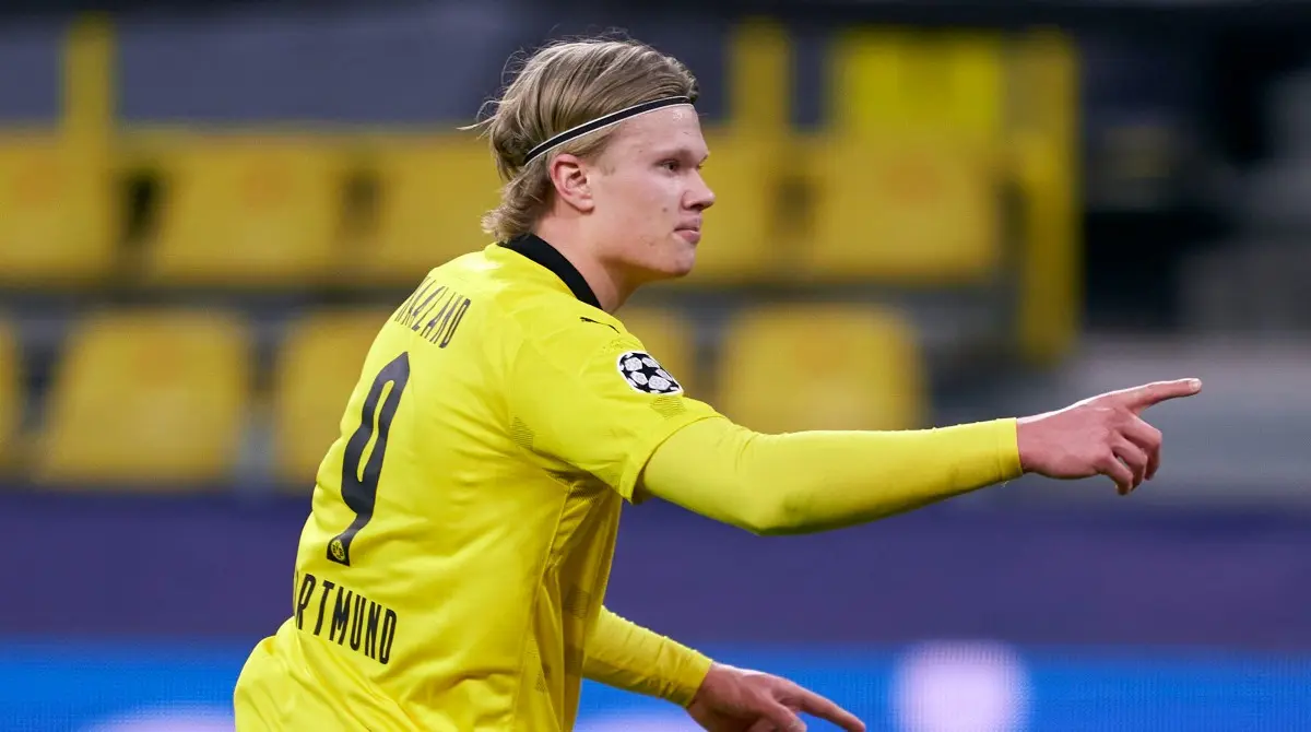 Erling Haaland celebra un gol en el Borussia Dortmund vs Sevilla de Champions League - Twitter @ChampionsLeague