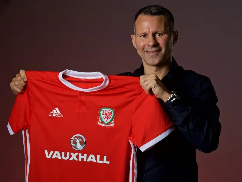 Ryan Giggs busca llevarlos a Qatar 2022 (FB: FA Wales)