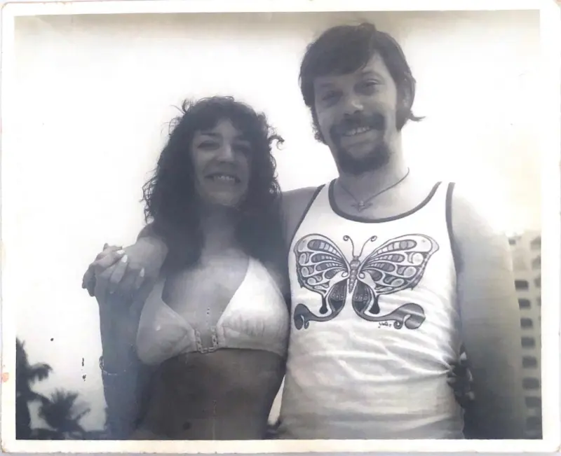 La imagen junto a su esposa Leticia Torres (@enriquebermudez)