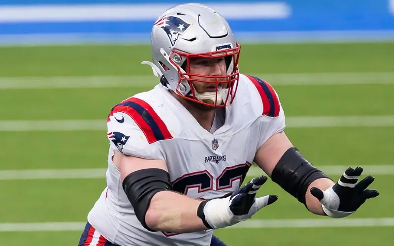 Joe Thuney, nueva contratación de los Kansas City Chiefs - Twitter @AroundTheNFL