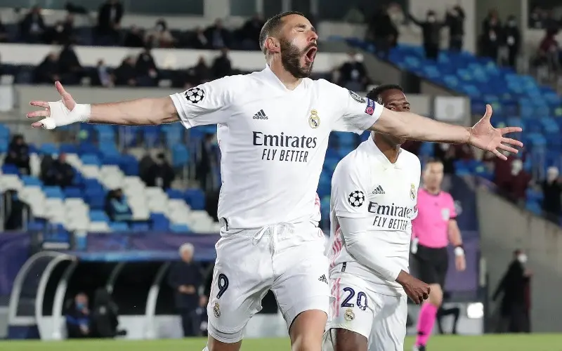 Karim Benzema celebra su gol contra el Atalanta - Twitter @ChampionsLeague