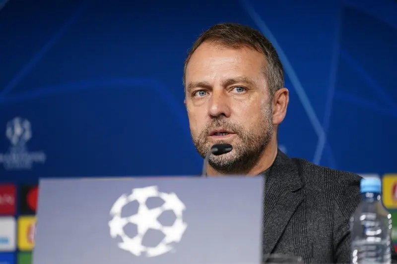 Hans-Dieter Flick en conferencia de prensa previo a un partido del Bayern Munich en Champions League - Twitter @FCBayern