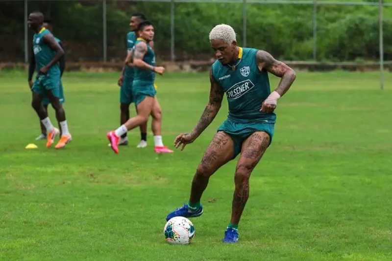 Michael Arroyo en un entrenamiento del Barcelona de Guayaquil - Twitter @BarcelonaSC
