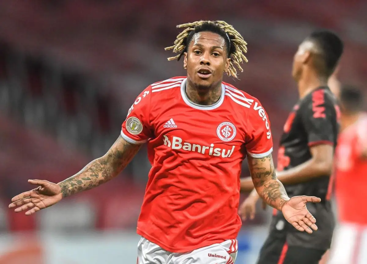 Abel Hernández festeja un gol con Inter de Porto Alegre