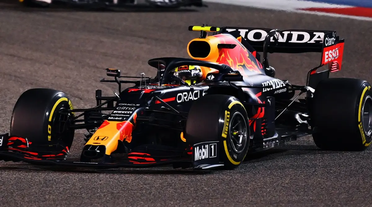 'Checo' Pérez en el Gran Premio de Bahréin 2021 - Twitter @RedBullRacing