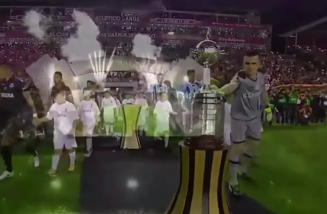 Grohe al momento de tocar la Copa Libertadores - Captura de Pantalla