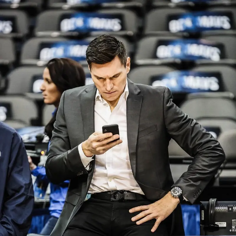 Eduardo Nájera en un partido de los Dallas Mavericks - Instagram @eduardo.najera14
