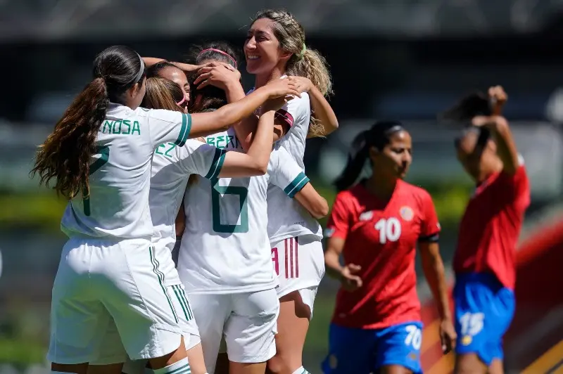 Jugadoras de México celebran su gol contra Costa Rica - Twitter @MiseleccionFem