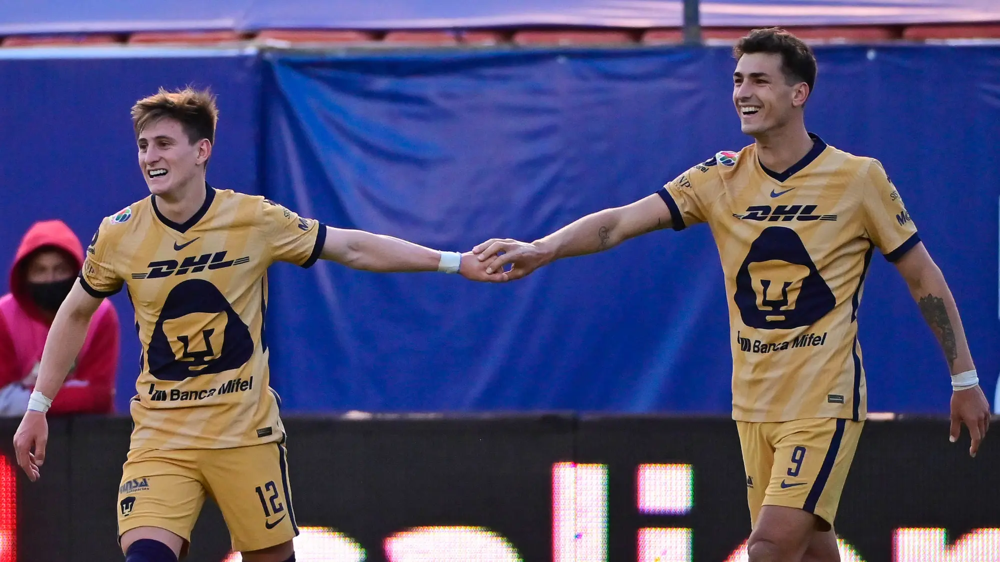 Twitter - @PumasMX