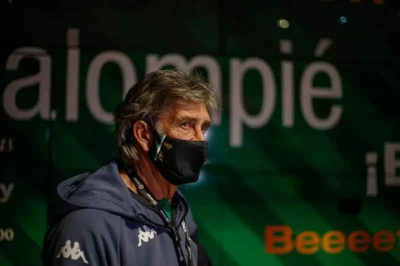 'El Ingeniero' prefiere no arriesgarlo (FB: Real Betis Balompié)