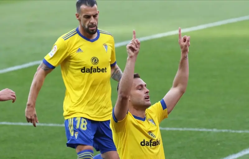 Juan Cala anotó un gol y es acusado de racismo (@Cadiz_CF)