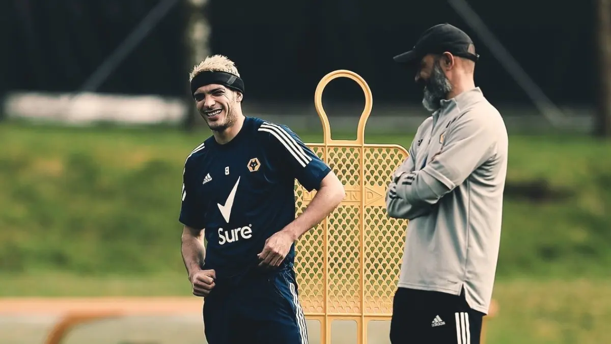 Raúl Jiménez en un entrenamiento - @wolves
