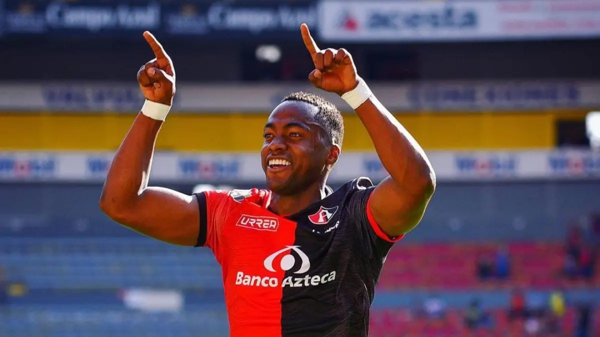 Renato Ibarra celebra un gol con Atlas - @renatoibarra