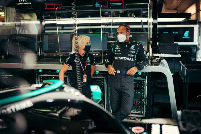 Twitter @MercedesAMGF1