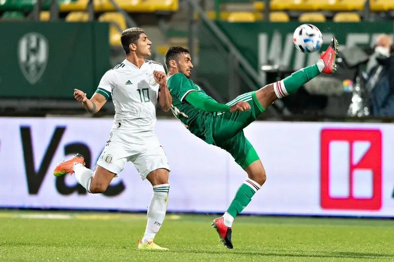 Alan Pulido en el México vs Argelia - Twitter @miseleccionmx