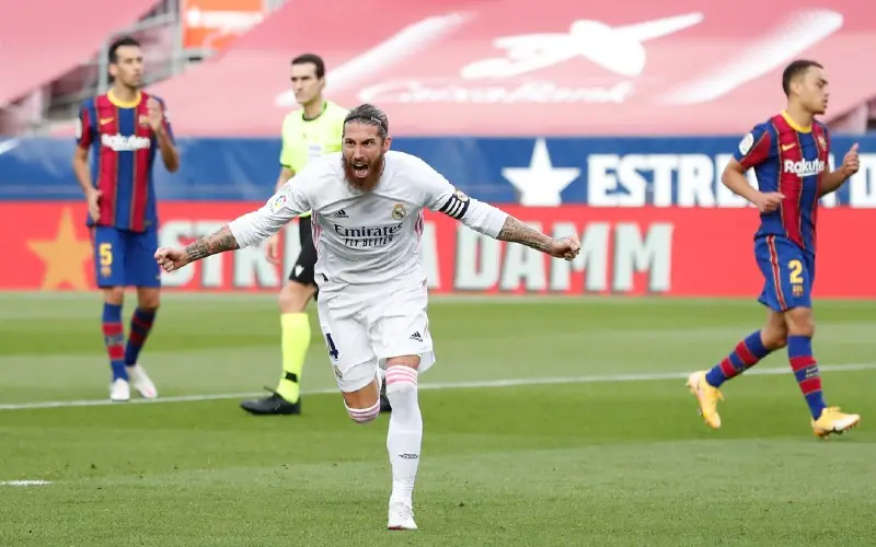 Sergio Ramos celebra su gol en el Clásico entre Barcelona y Real Madrid - Twitter @RealMadrid