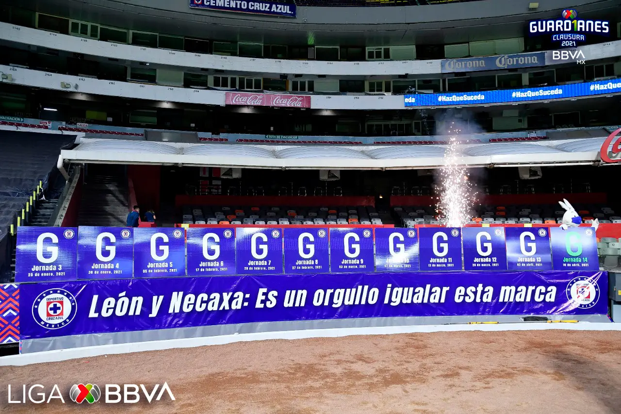 'Blu', mascota de Cruz Azul, presume la racha de victorias en el Azteca - @LigaBBVAMX