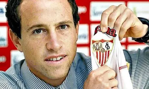Gerardo Torrado en su presentación con el Sevilla (Twitter - @gerardotorrado6)