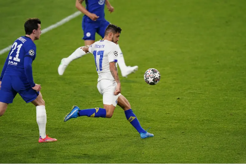 Tecatito Corona en el Chelsea vs Porto - Twitter @FCPorto