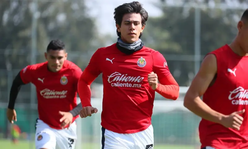 Sigue de cerca a J.J. Macías (FB: Chivas)