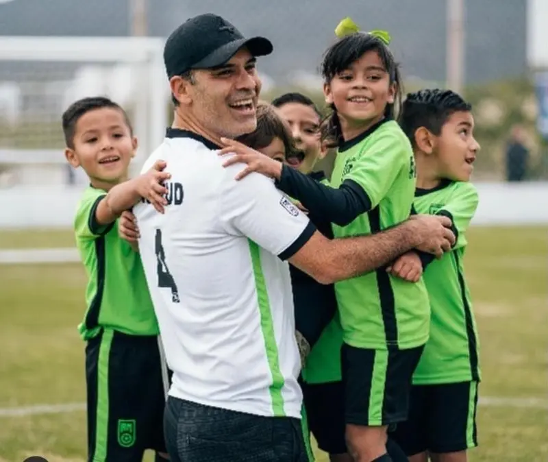 El mexicano Rafael Márquez se prepara en la dirección técnica. (Twitter @rmacademia04)