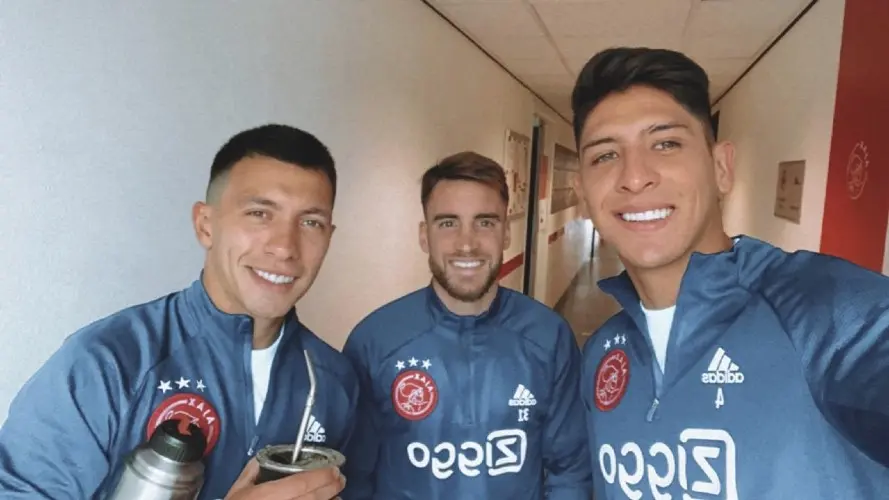 Edson Álvarez y Lisandro Martínez en un entrenamiento del Ajax - Twitter @LisandrMartinez