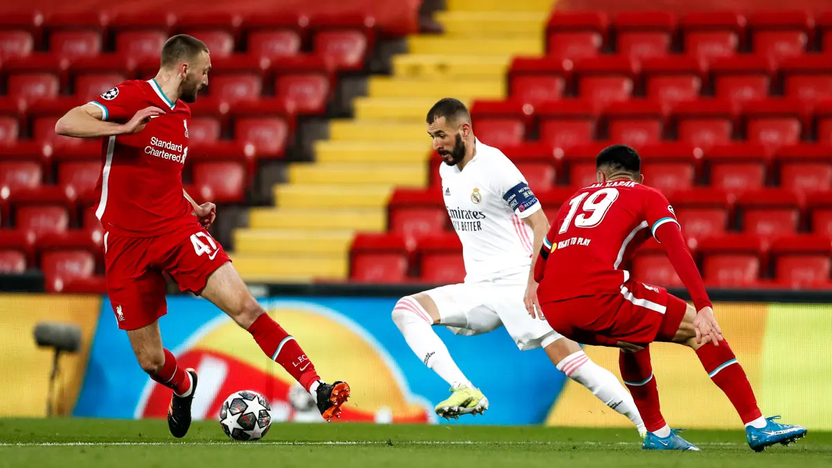Karim Benzema en el Liverpool vs Real Madrid de la Champions League - Twitter @RealMadrid
