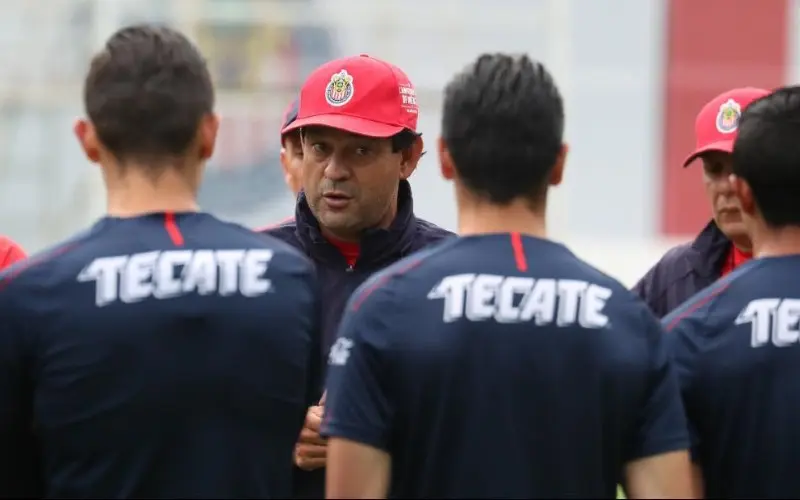 José Saturnino Cardozo en un entrenamiento de Chivas - Twitter @Chivas