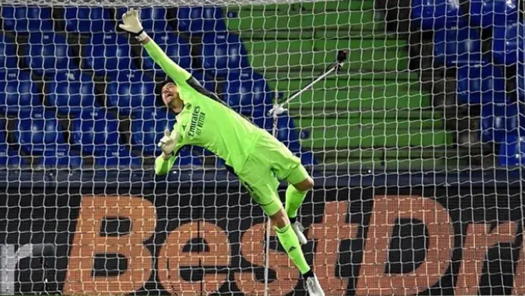 Instagram @thibautcourtois