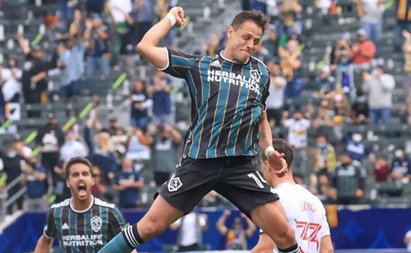 Ve con buenos ojos el repunte de Javier Hernández (FB: LA Galaxy)