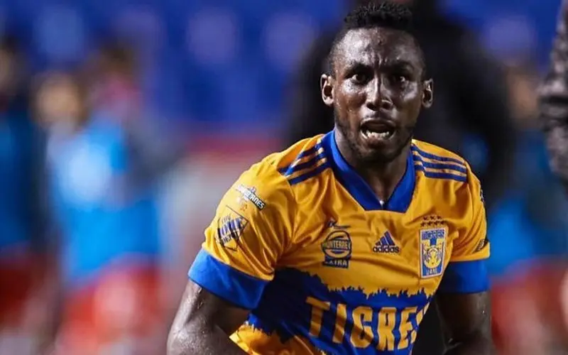 Julián Quiñones en un partido de Tigres - Instagram @julianquinones33