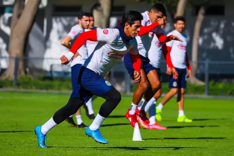 Es seguido de cerca por clubes españoles (FB: Chivas)